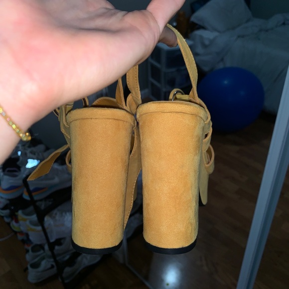 Lulus Yellow platform Heels - Picture 4 of 4